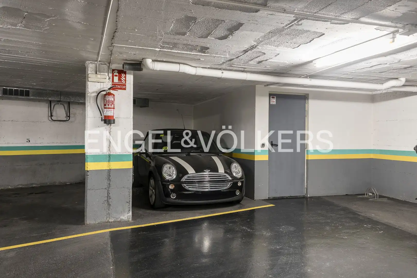 Parking of Houses for sale in Barcelona  with Air Conditioner, Heating and Private garden