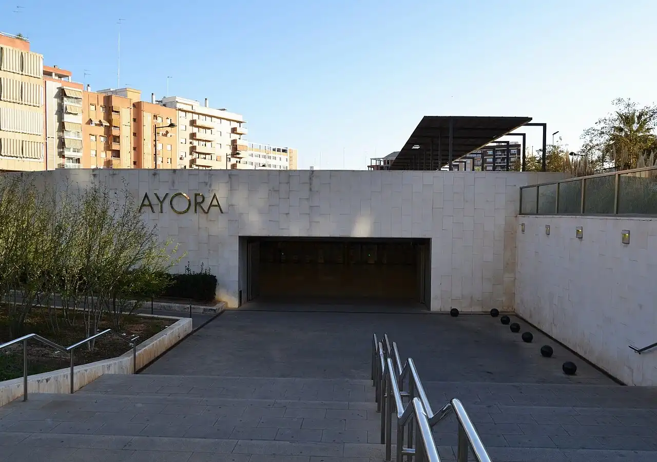 Vista exterior de Pis en venda en Valencia amb Balcó
