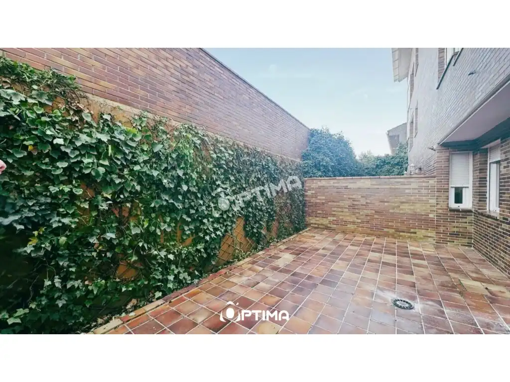 Jardín de Casa o chalet en venta en Madrid