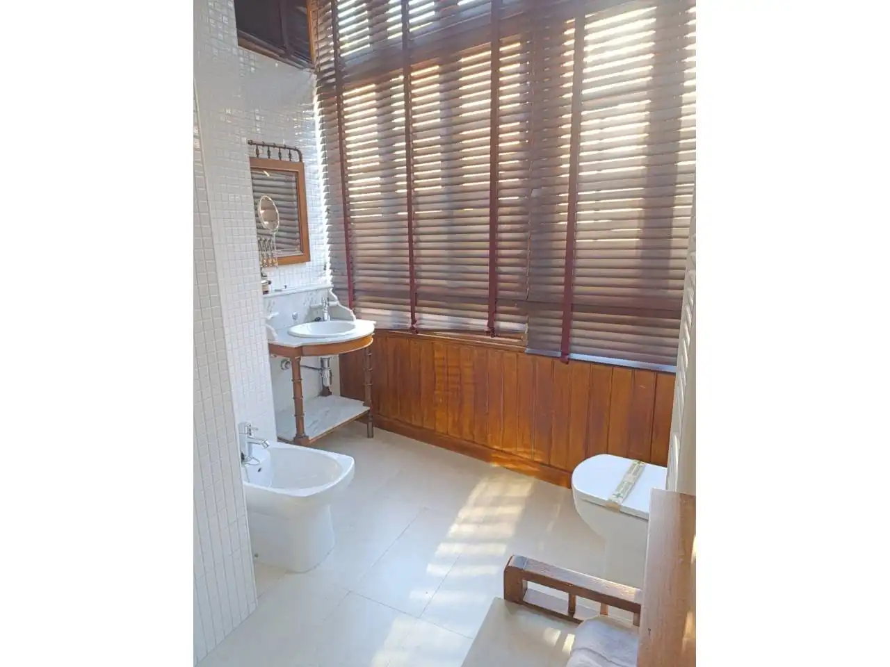 Badezimmer von Einfamilien-Reihenhaus zum Verkauf in Lena mit Heizung, Terrasse und Möbliert