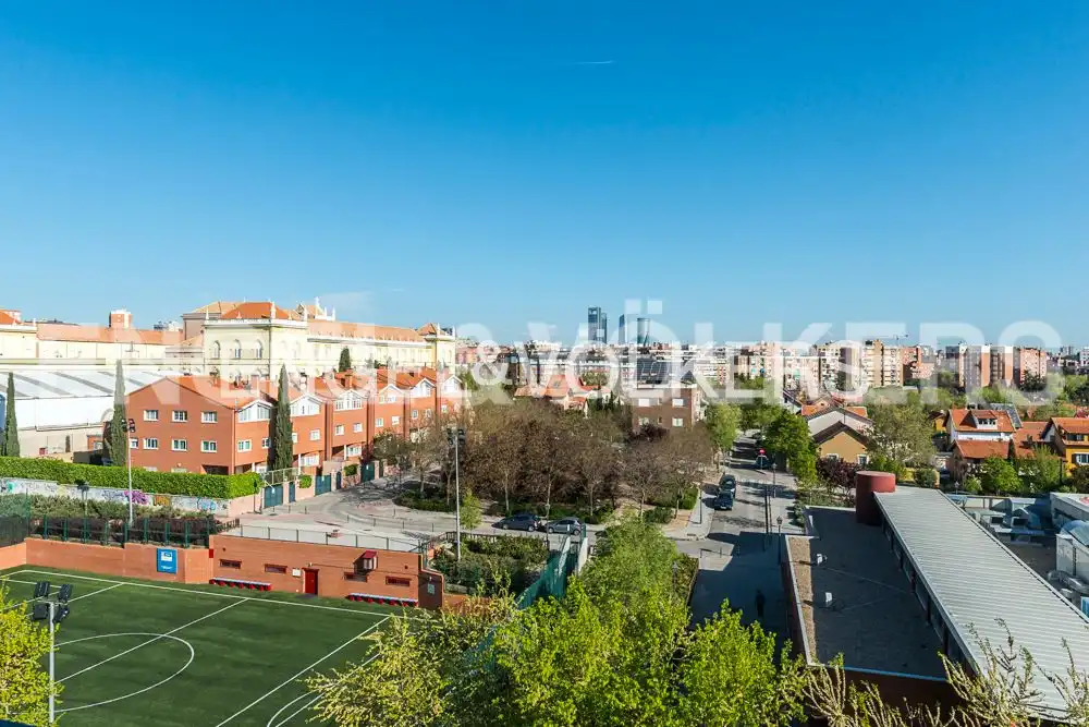 Vista exterior de Piso en venta en Madrid con Calefacción, Jardín privado y Parquet