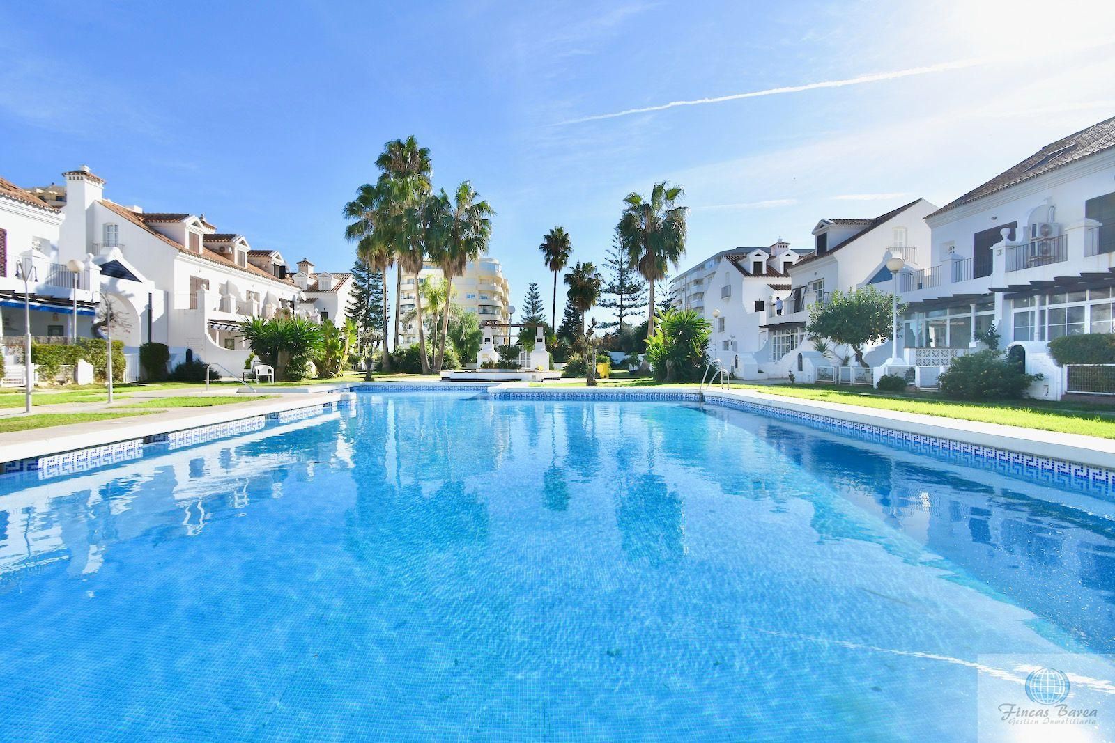 Piscina de Piso en venta en Fuengirola con Terraza y Piscina comunitaria