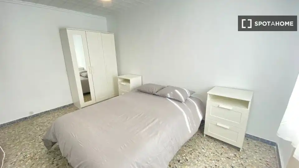 Bedroom of Flat for rent in Madrid  with Air Conditioner, Heating and Furnished
