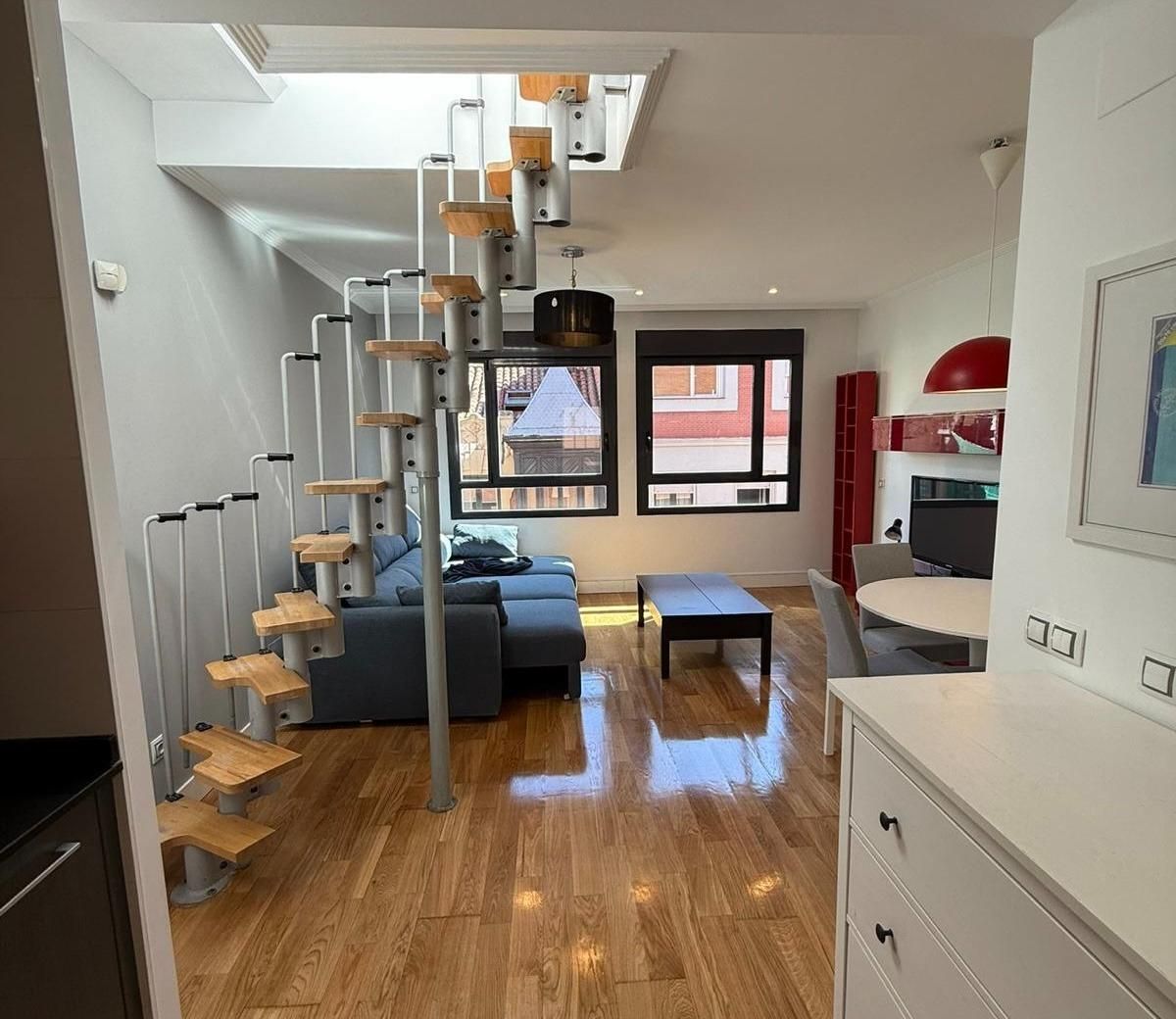 Sala d'estar de Estudi de lloguer en  Madrid Capital amb Aire condicionat, Terrassa i Traster