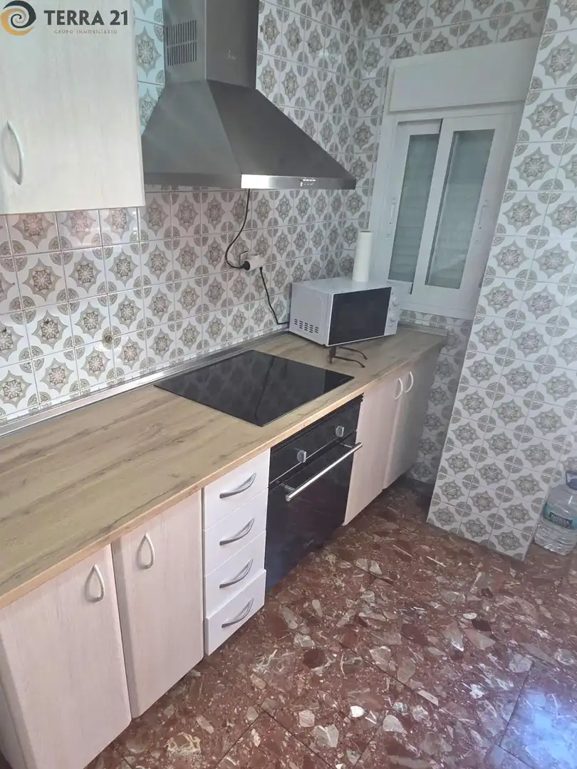 Cuina de Pis de lloguer en Jaén amb Calefacció, Terrassa i Moblat