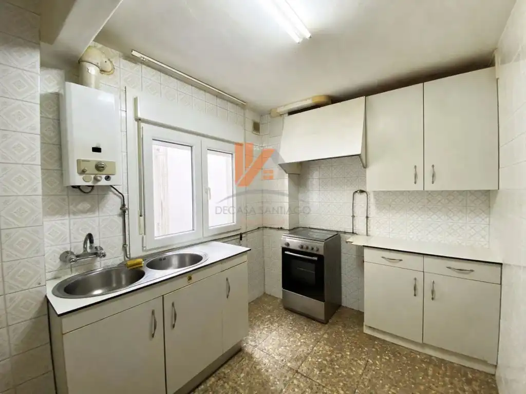 Kitchen of Apartments for sale in Santiago de Compostela 