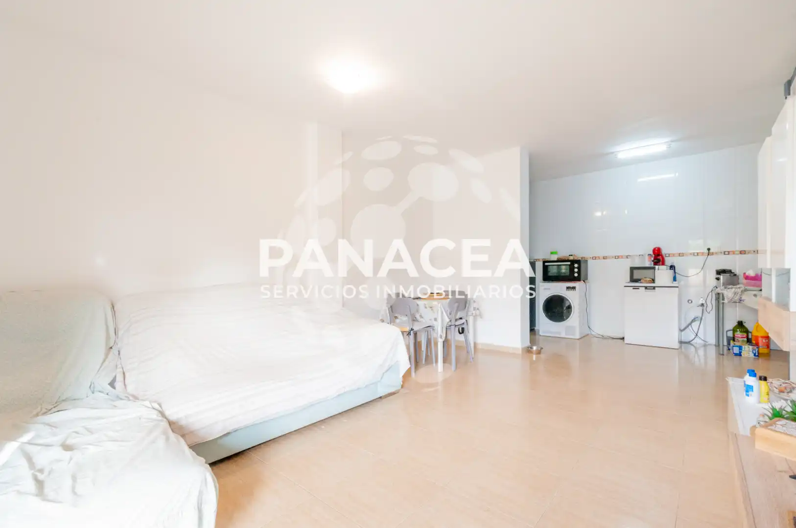 Piso en venta en El Ejido con Amueblado, TV y Balcón