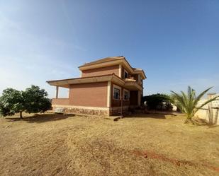 Vista exterior de Casa o xalet en venda en Linares amb Terrassa