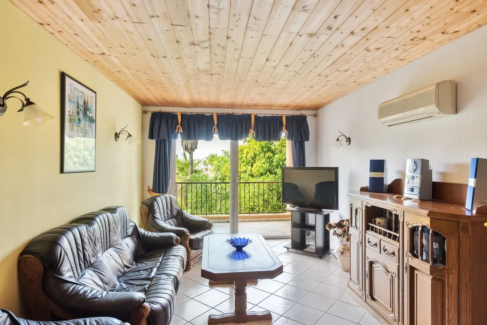 Sala d'estar de Apartament en venda en Artà amb Aire condicionat, Terrassa i Moblat