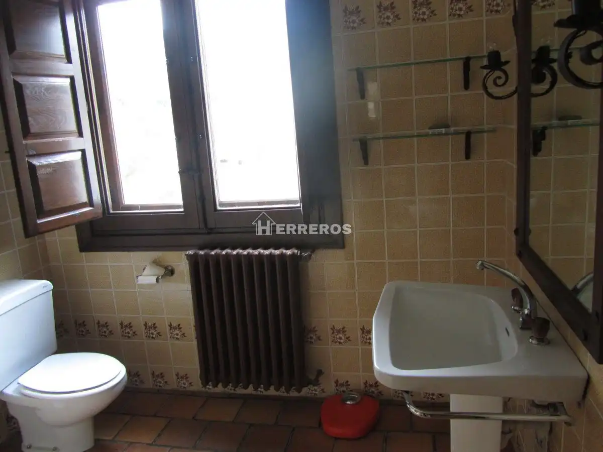 Baño de Casa o chalet en venta en Ortigosa de Cameros con Calefacción, Terraza y Trastero