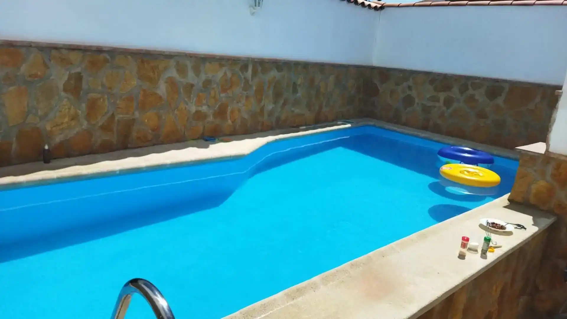 Piscina de Casa adosada en venda en Villacarrillo, Jaén