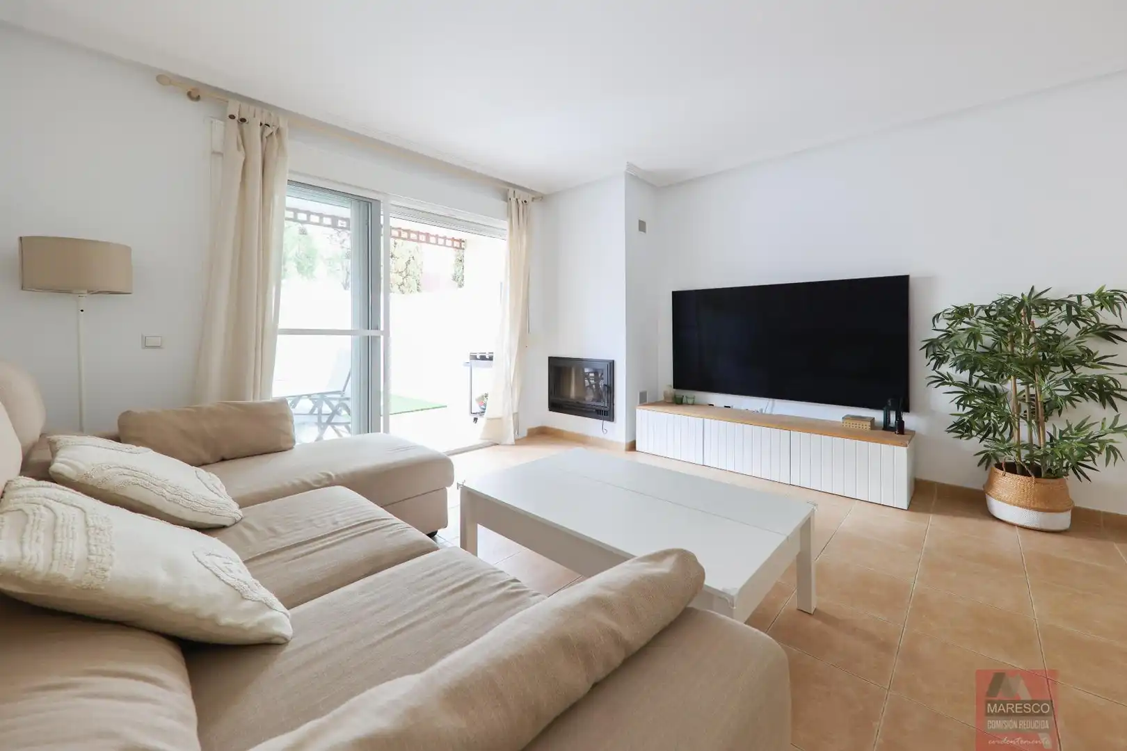 Wohnzimmer von Einfamilien-Reihenhaus zum Verkauf in Mijas mit Klimaanlage, Terrasse und Abstellraum