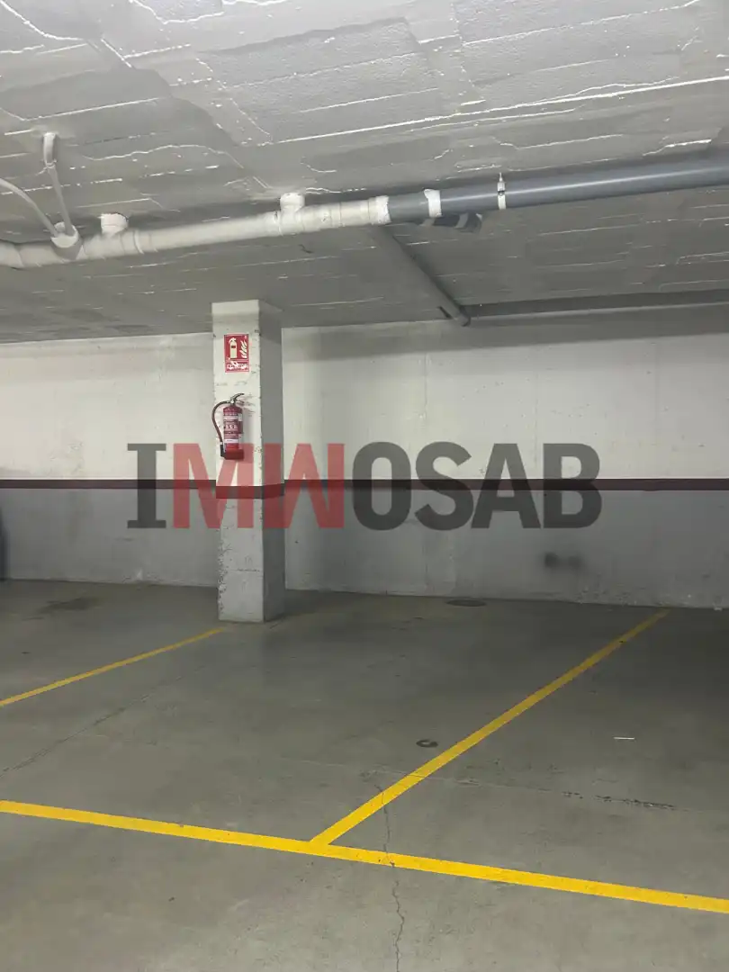 Parkplatz von Garage zur Miete in Vic