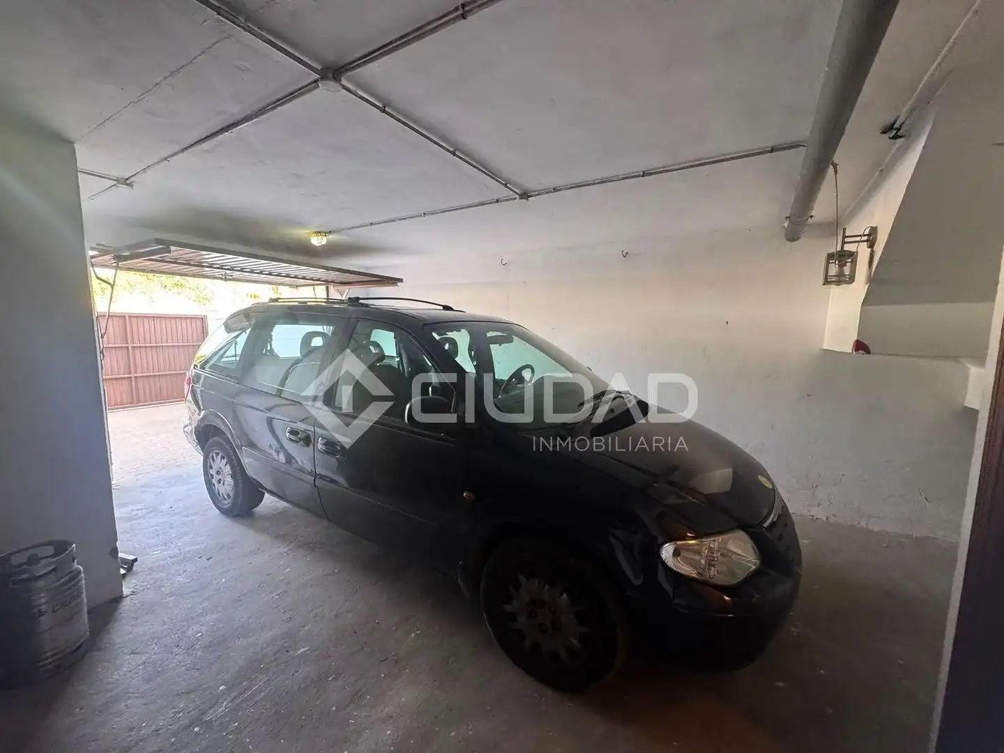 Aparcament de Casa adosada en venda en Sanlúcar de Barrameda