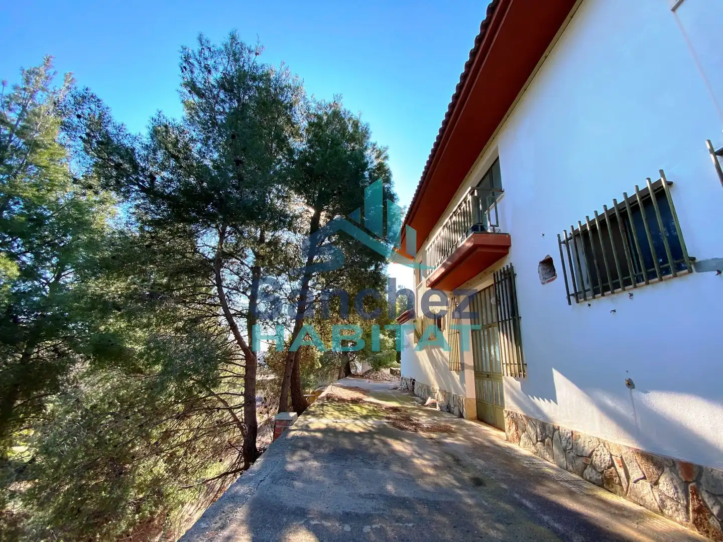 Exterior view of Industrial buildings for sale in Chelva