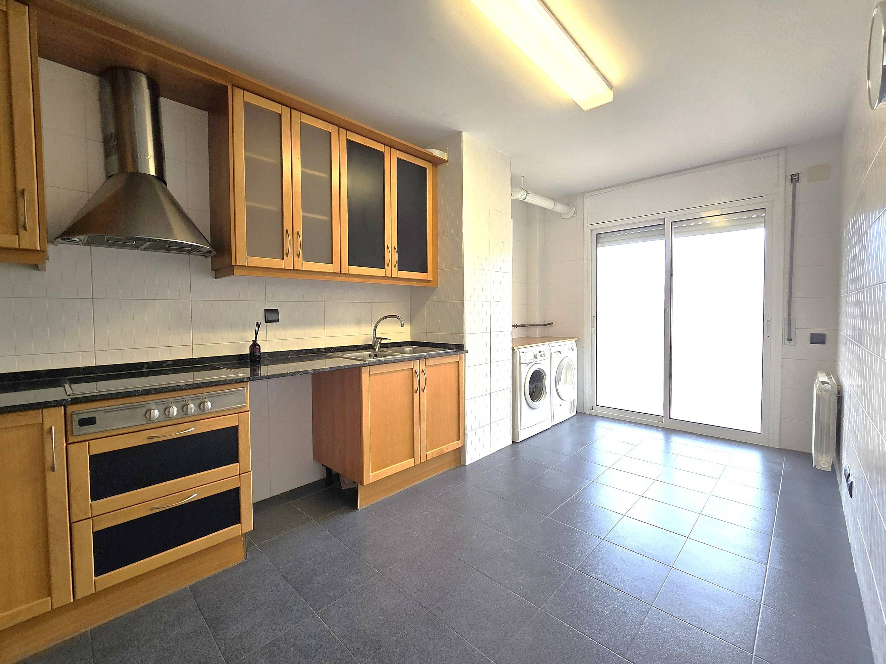 Küche von Wohnung zum Verkauf in Reus mit Klimaanlage, Heizung und Terrasse