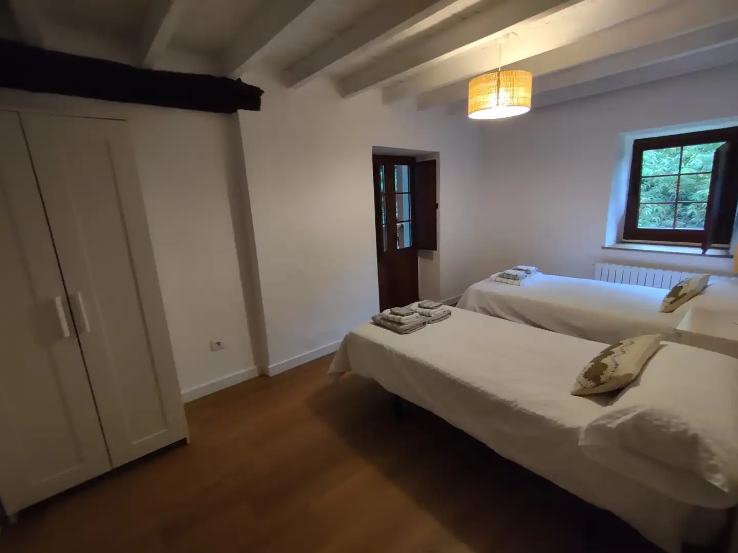 Dormitori de Casa adosada de lloguer en Riotuerto amb Calefacció, Jardí privat i Parquet