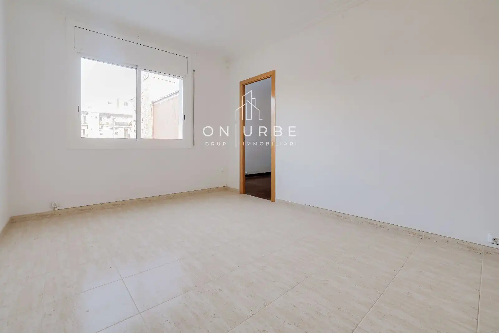 Bedroom of Flat for sale in Barcelona  with Air Conditioner