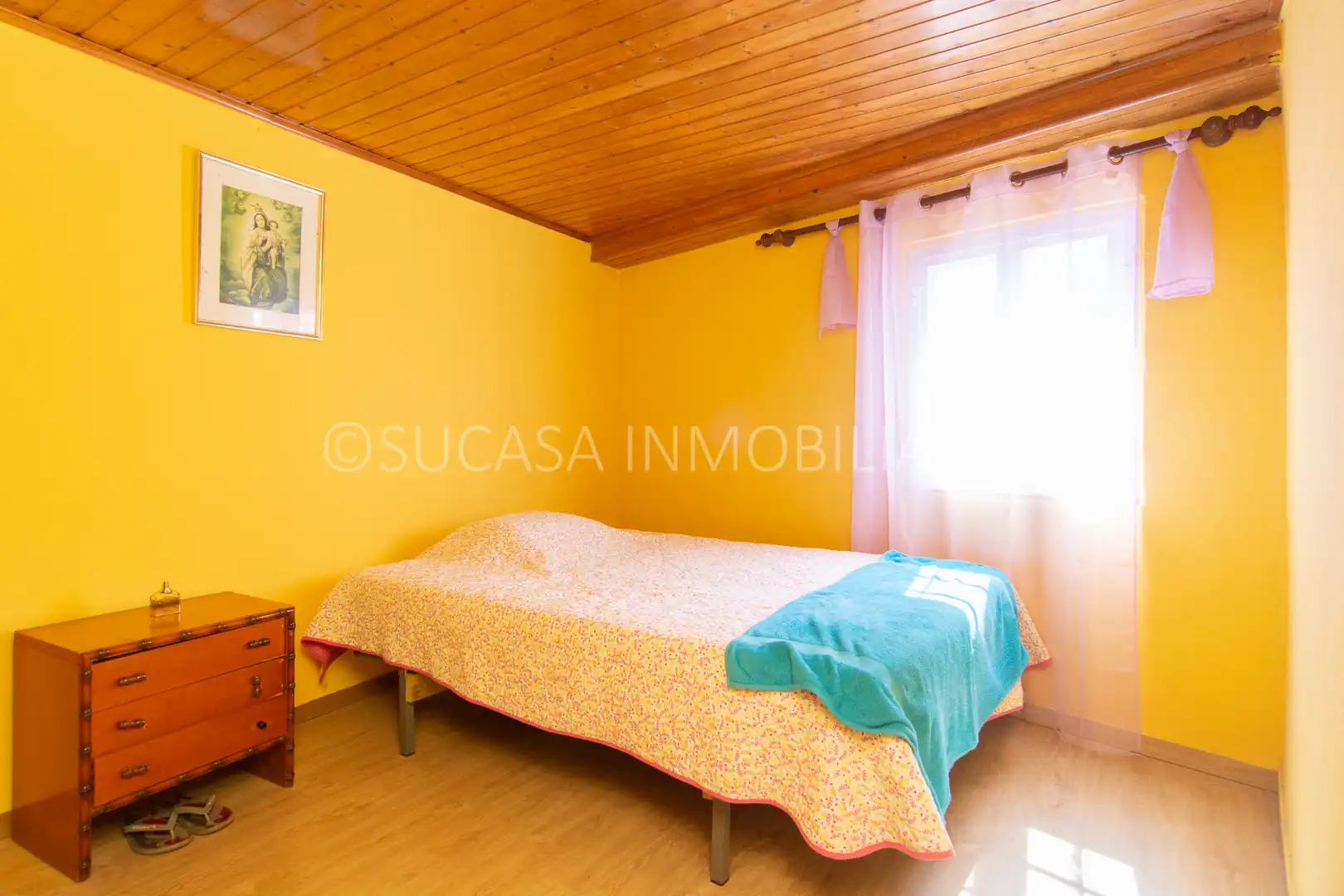 Schlafzimmer von Einfamilien-Reihenhaus zum Verkauf in Carral mit Heizung, Privatgarten und Abstellraum