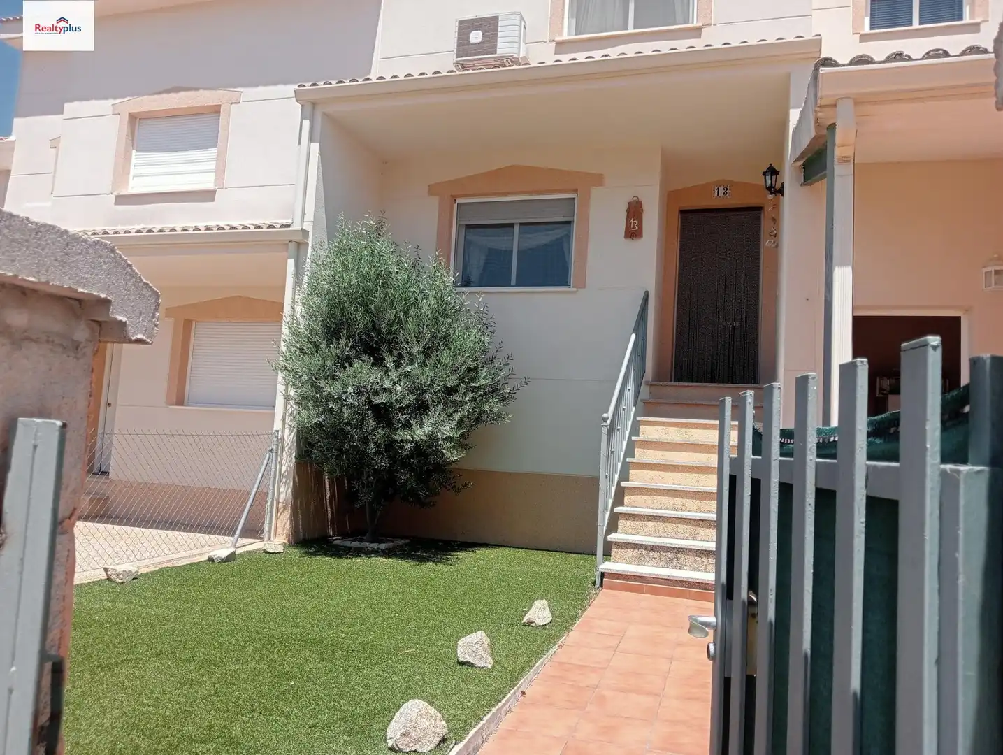 Vista exterior de Casa adosada en venta en Burgohondo