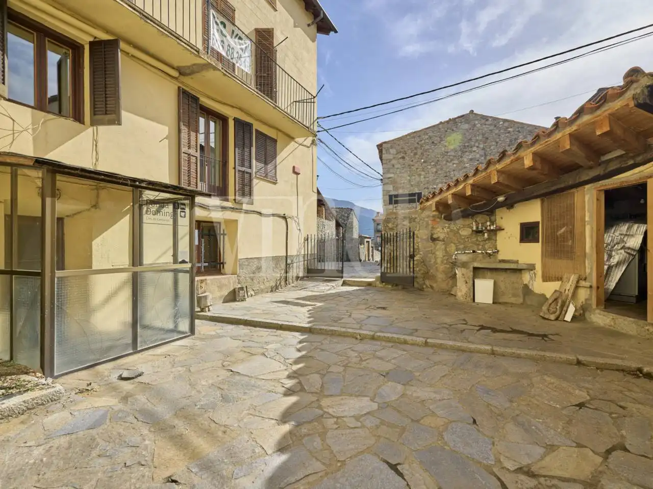 Außenansicht von Gebäude zum Verkauf in Lles de Cerdanya