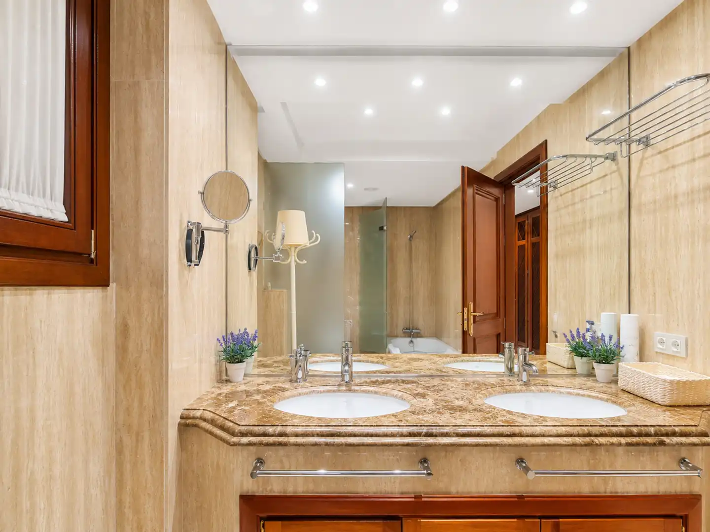 Bany de Apartament en venda en Estepona amb Aire condicionat, Terrassa i Moblat