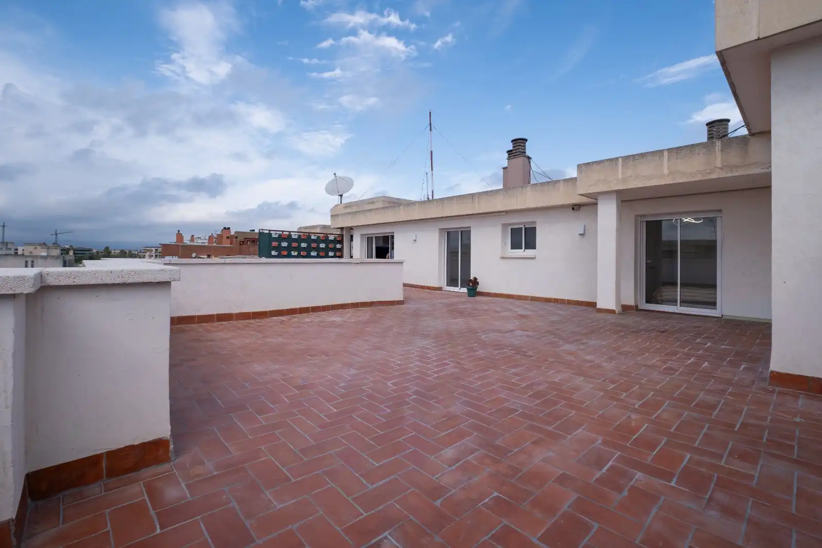 Penthouse with lift for sale in Carrer de les Sínies 30