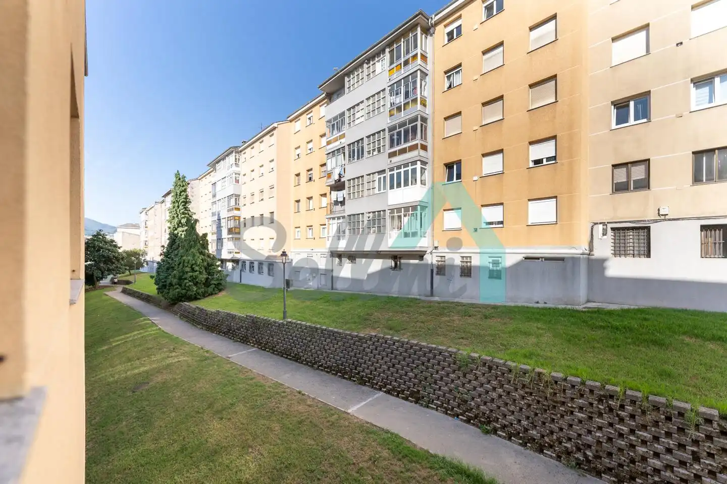 Vista exterior de Pis en venda en Avilés amb Calefacció, Parquet i Terrassa