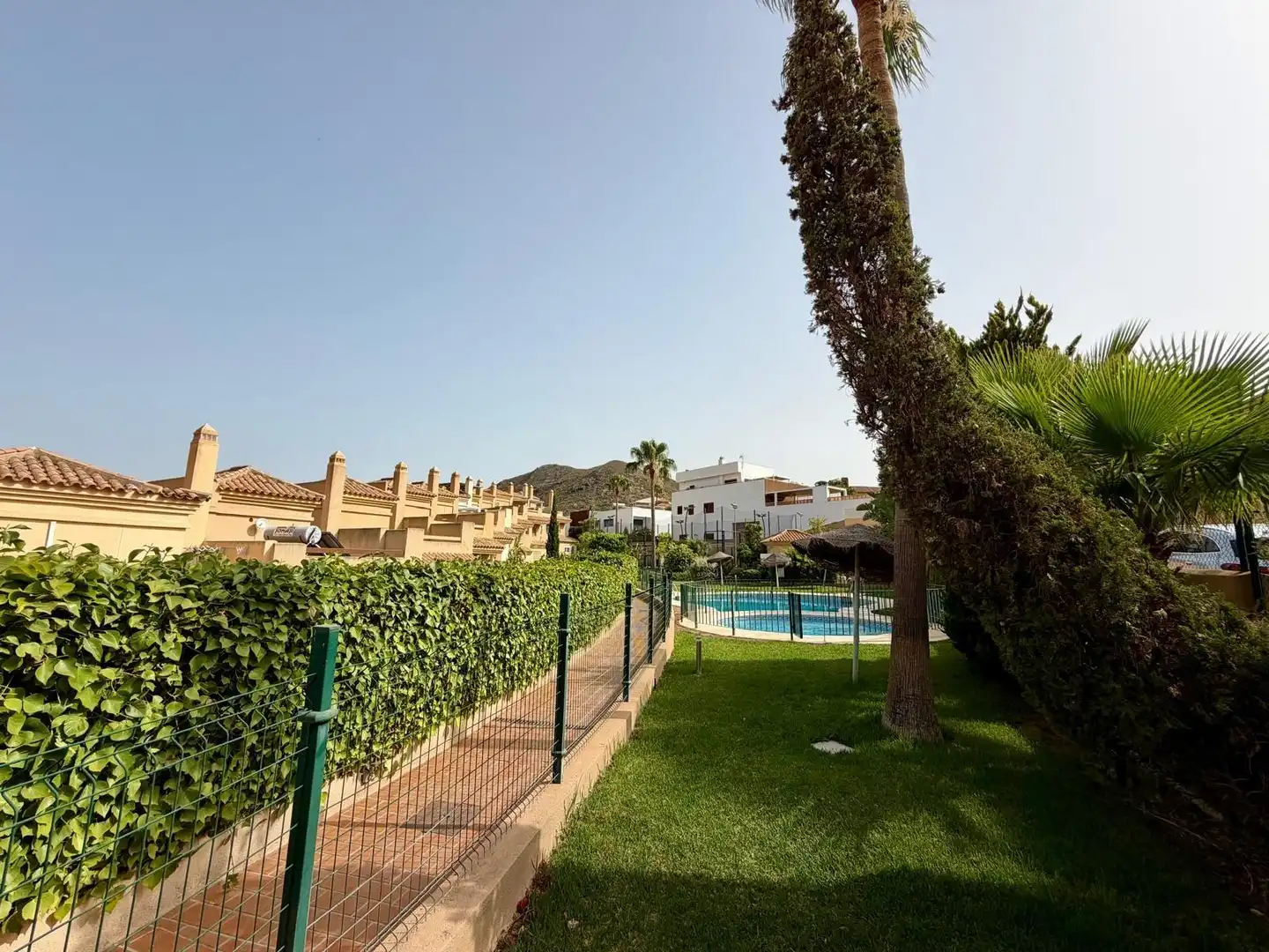 Vista exterior de Casa adosada en venda en Vícar amb Terrassa, Traster i Piscina comunitària