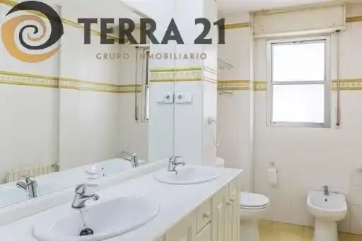 Bathroom of Flat for sale in Jaén  with Air Conditioner, Heating and Terrace