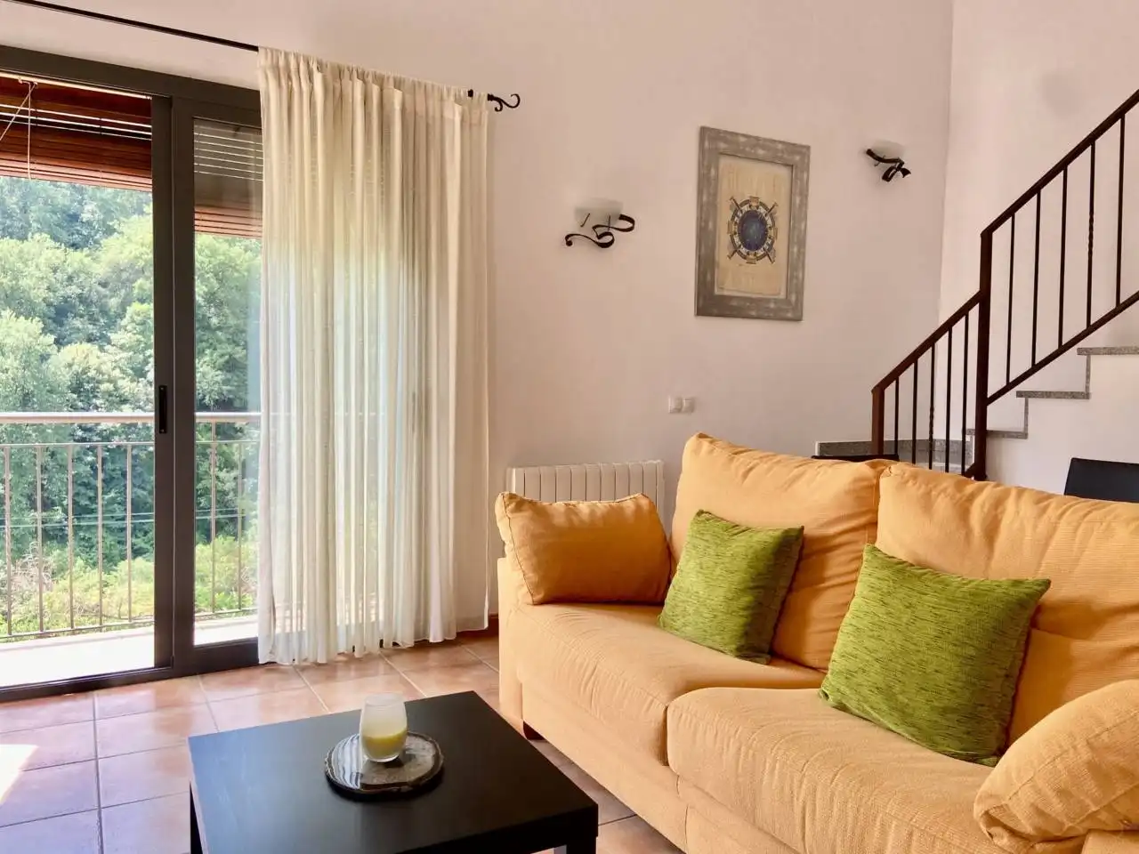 Sala d'estar de Dúplex en venda en Castellfollit de la Roca amb Calefacció, Terrassa i Moblat