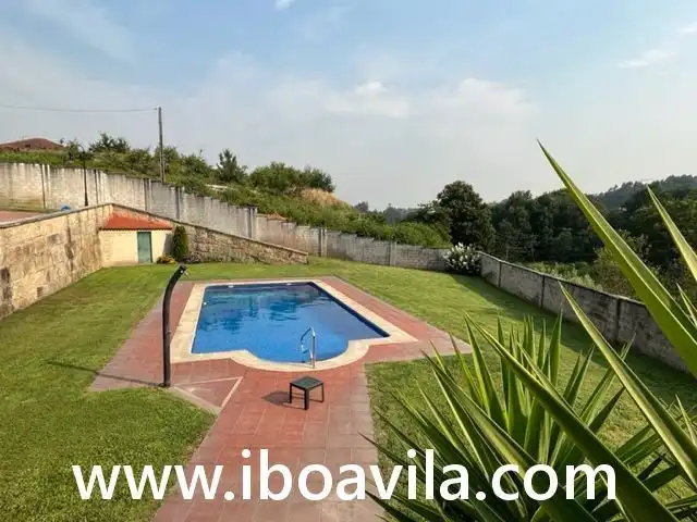 Piscina de Casa o xalet en venda en Pontevedra Capital  amb Jardí privat, Terrassa i Traster