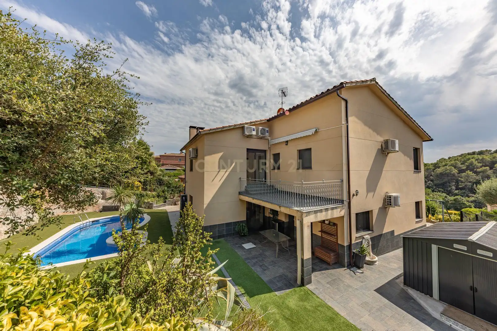 Vista exterior de Casa o xalet en venda en Lliçà d'Amunt amb Aire condicionat, Piscina i Alarma