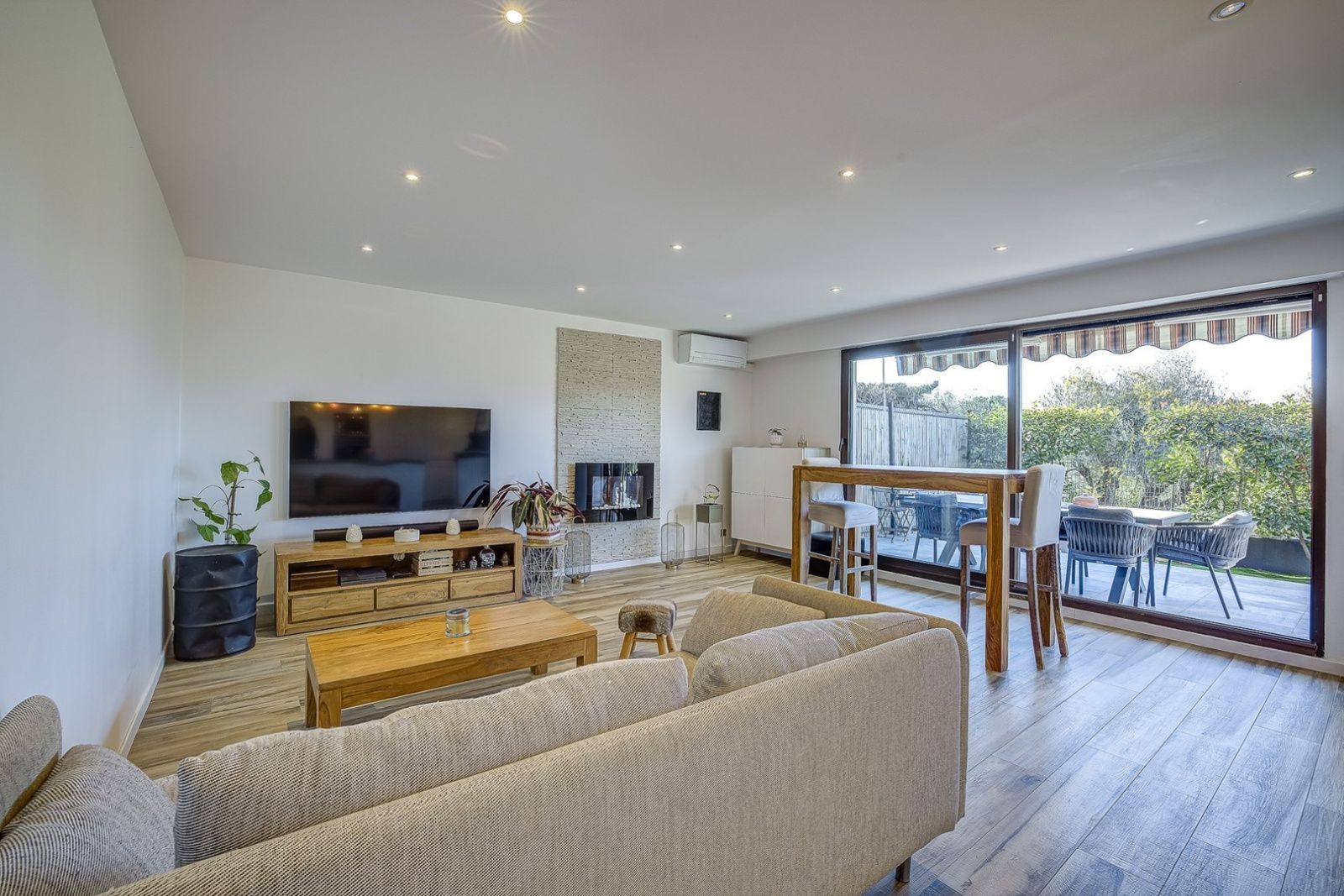 Living room of Flat for sale in Villajoyosa / La Vila Joiosa  with Air Conditioner and Private garden