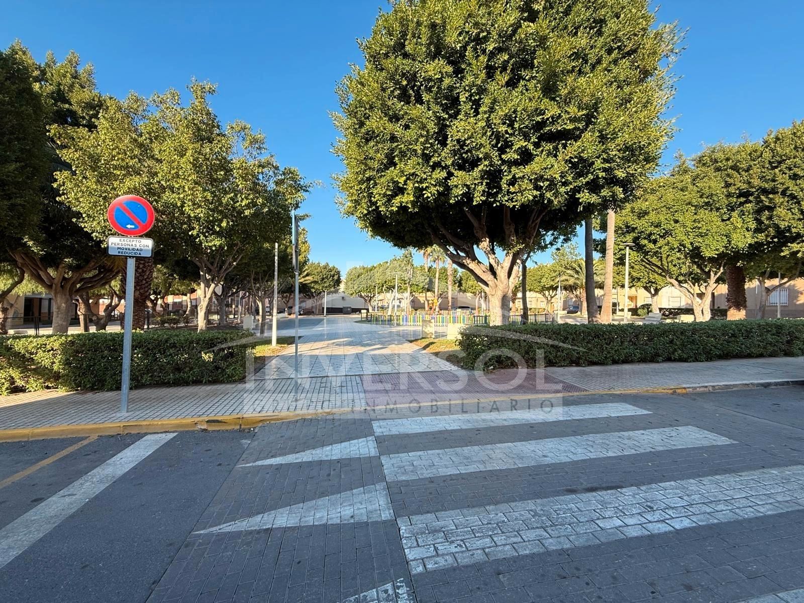 Vista exterior de Casa adosada en venda en El Ejido amb Terrassa