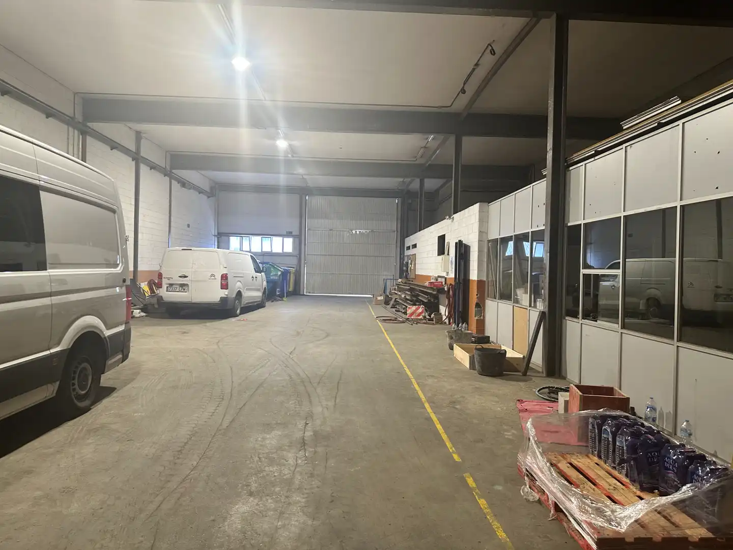 Parkplatz von Fabrikhallen zur Miete in Molins de Rei