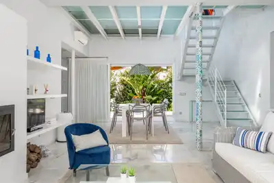 Sala d'estar de Casa o xalet en venda en Marbella amb Aire condicionat, Calefacció i Jardí privat