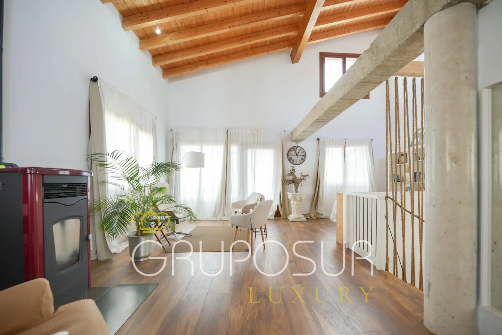 Wohnzimmer von Einfamilien-Reihenhaus zum Verkauf in Valladolid mit Klimaanlage, Heizung und Terrasse