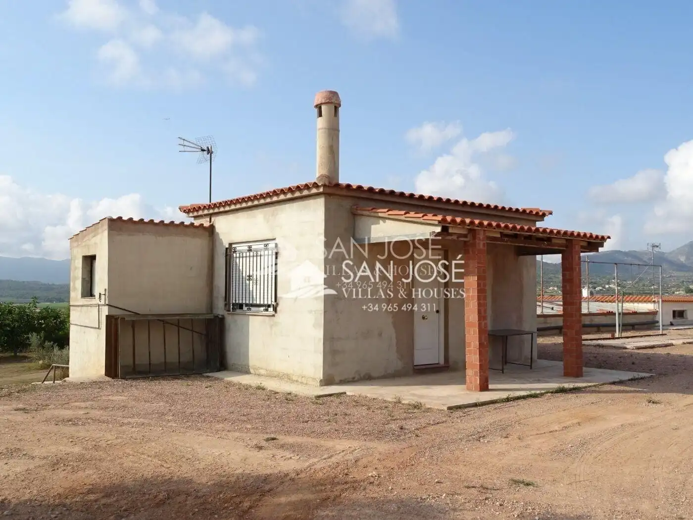 Vista exterior de Casa o xalet en venda en La Romana amb Aire condicionat, Calefacció i Jardí privat