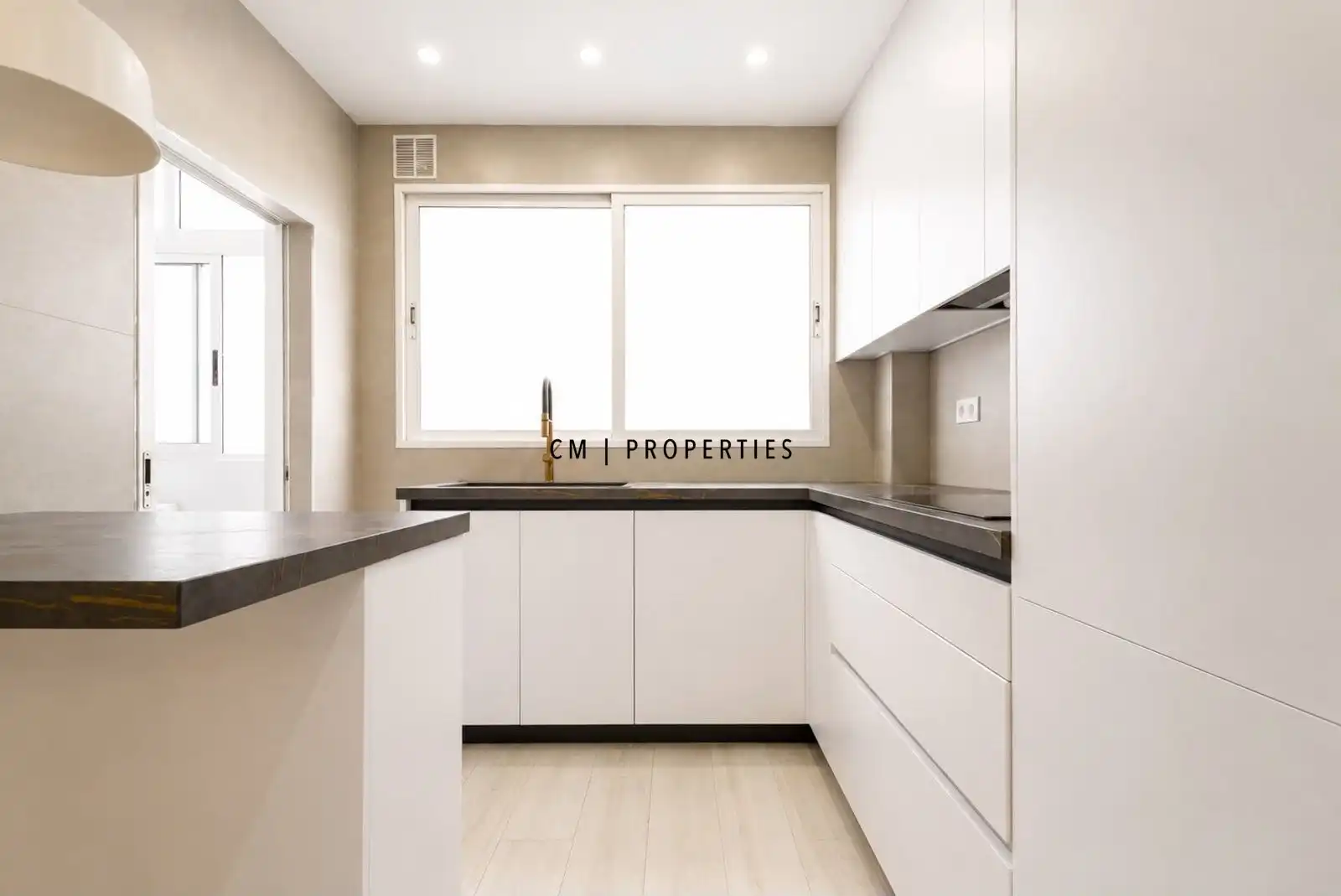 Kitchen of Flat for rent in Valencia  with Air Conditioner, Heating and Terrace