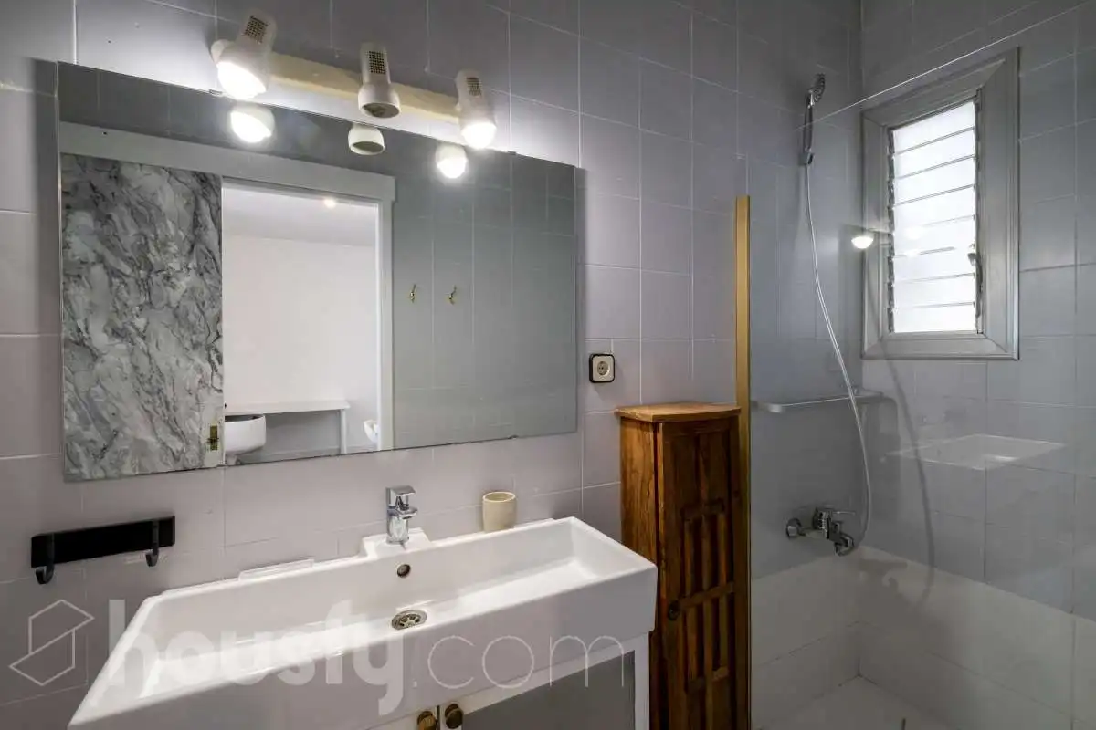 Bany de Àtic en venda en Barcelona amb Aire condicionat i Terrassa