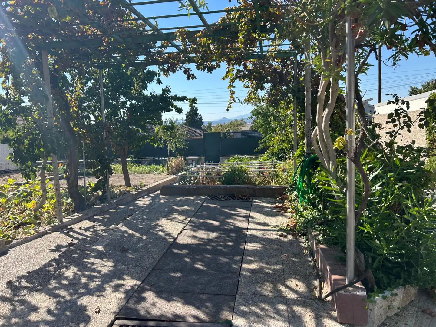 Garten von Einfamilien-Reihenhaus zum Verkauf in Santa Cruz del Retamar mit Klimaanlage, Heizung und Privatgarten