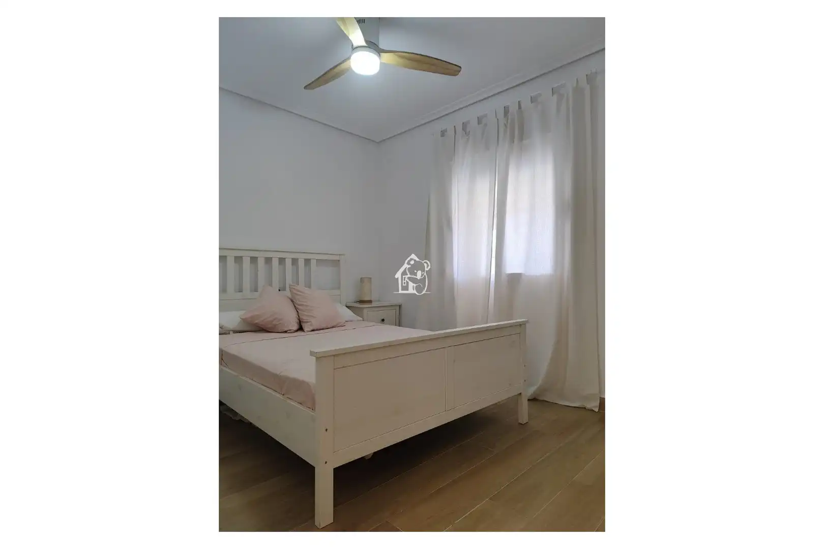 Dormitori de Apartament de lloguer en Orihuela amb Aire condicionat, Jardí privat i Terrassa