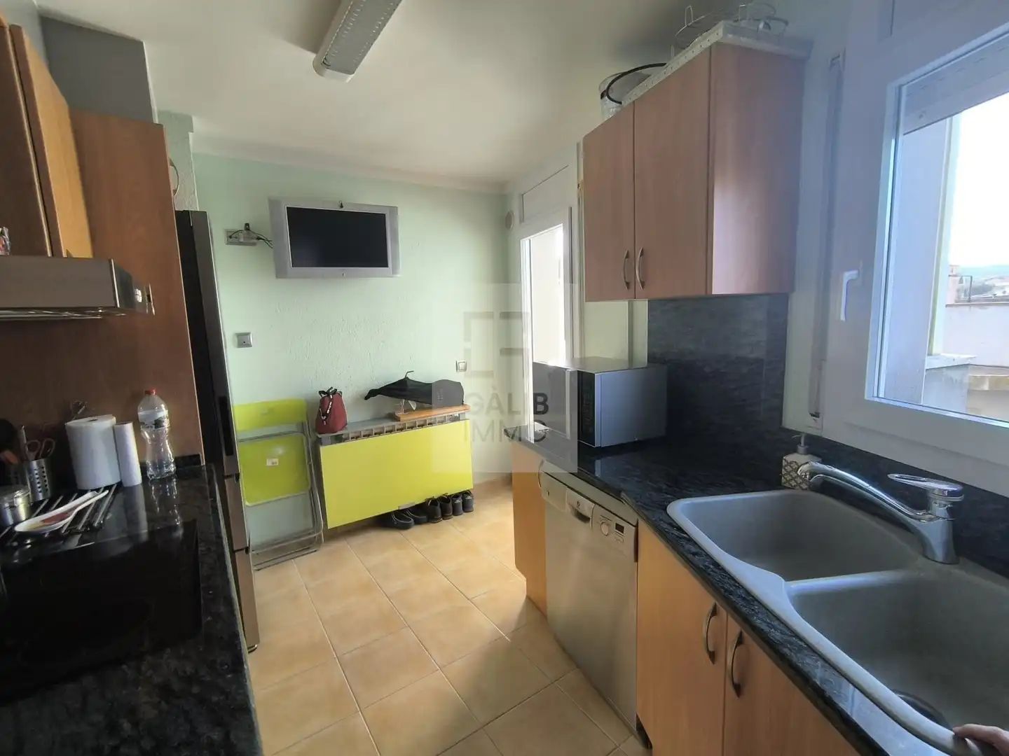 Cuina de Dúplex en venda en Figueres amb Aire condicionat, Calefacció i Terrassa
