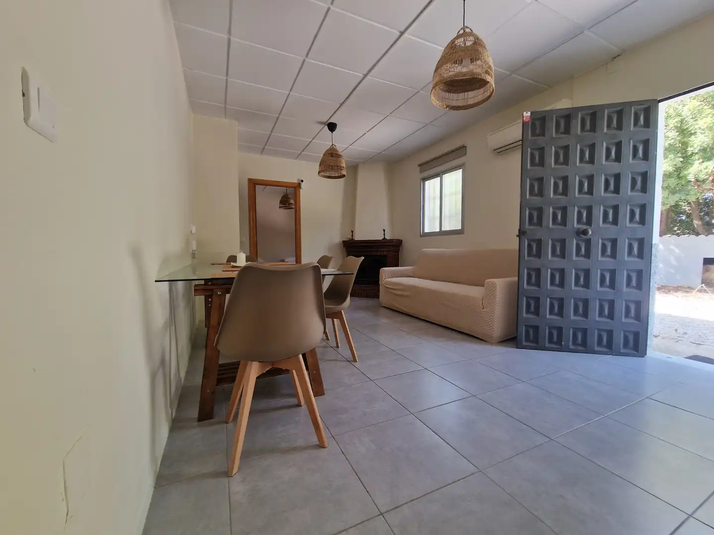 Sala d'estar de Finca rústica de lloguer en Málaga amb Aire condicionat, Piscina i Moblat