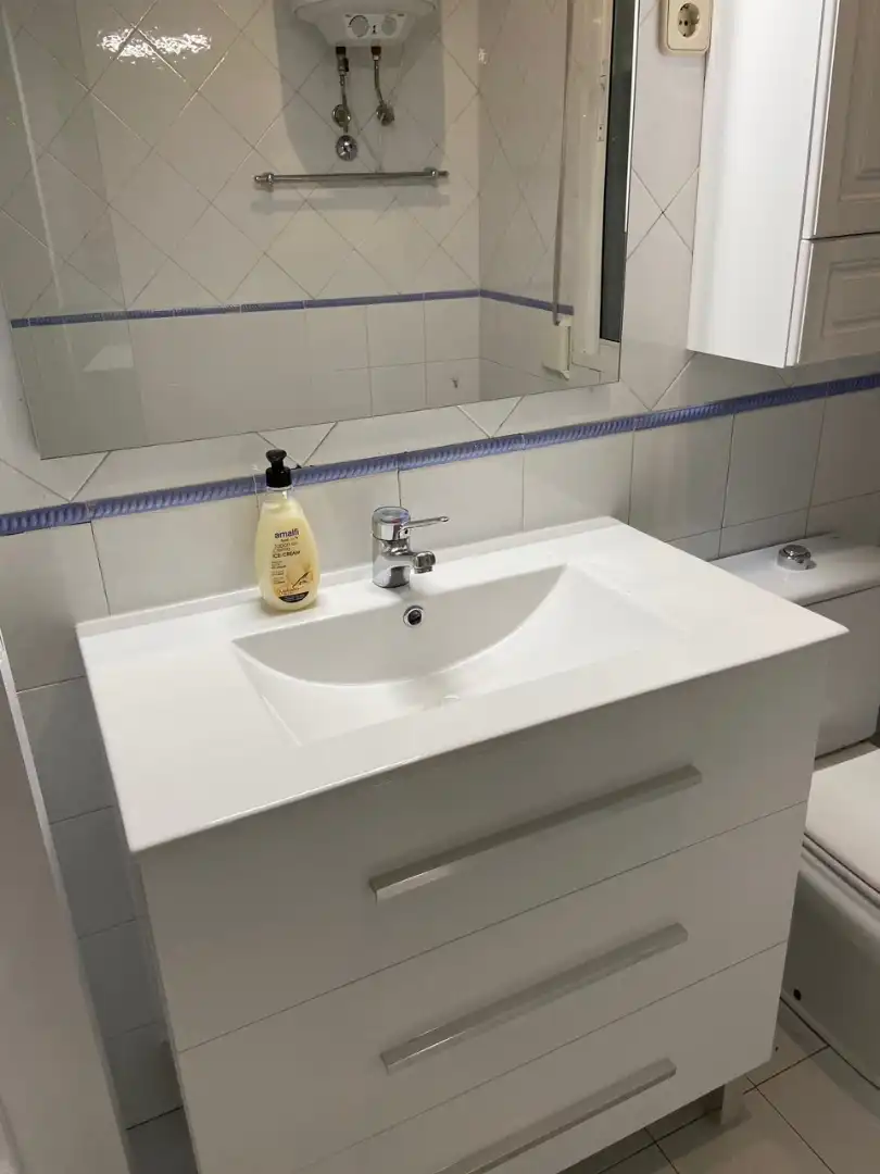 Bany de Apartament de lloguer en Madrid amb Calefacció, Moblat i Forn