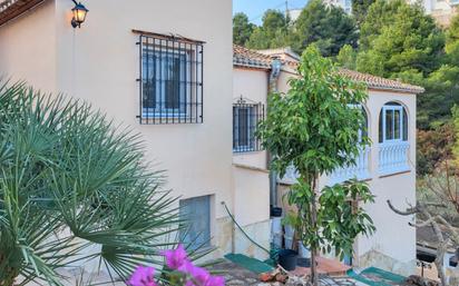 Vista exterior de Casa o xalet en venda en Dénia amb Aire condicionat, Terrassa i Piscina