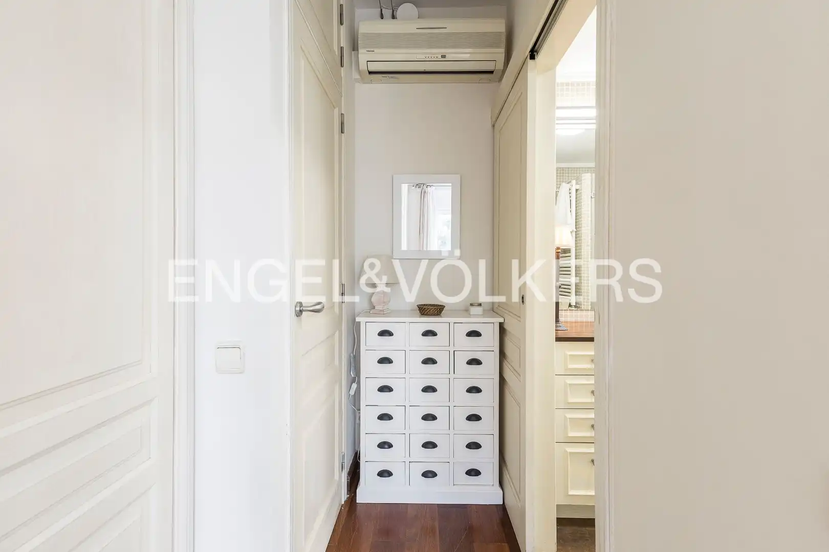 Flat for sale in Barcelona  with Air Conditioner, Heating and Furnished