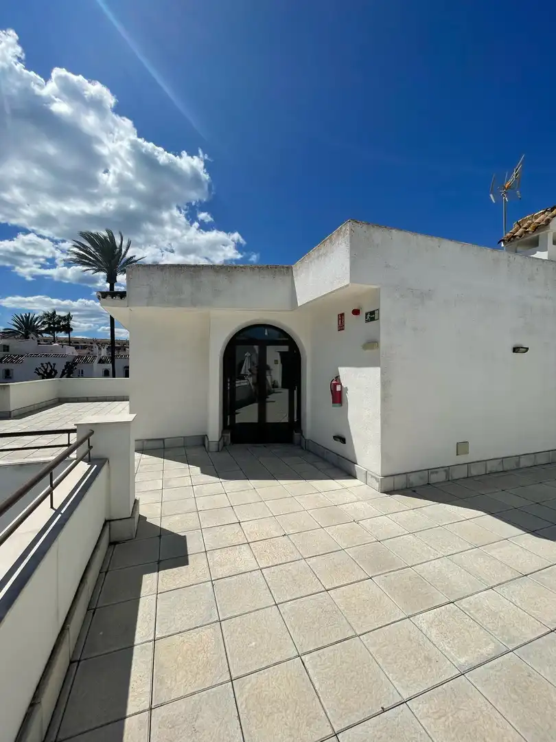 Außenansicht von Geschaftsraum zur Miete in Casares mit Terrasse