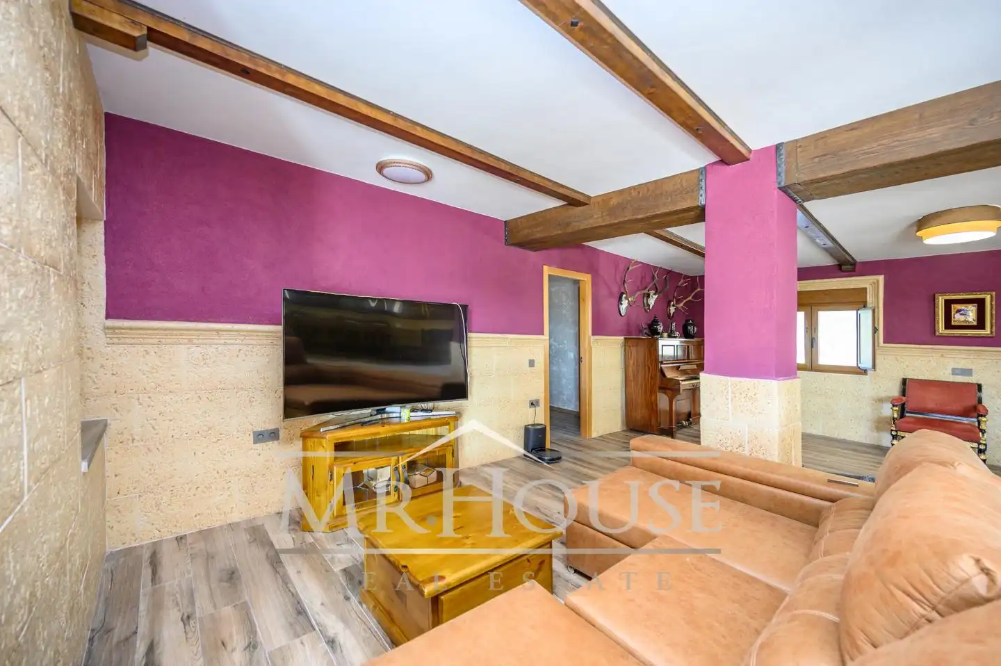 Sala de estar de Finca rústica en venta en Perales de Tajuña con Aire acondicionado, Calefacción y Jardín privado